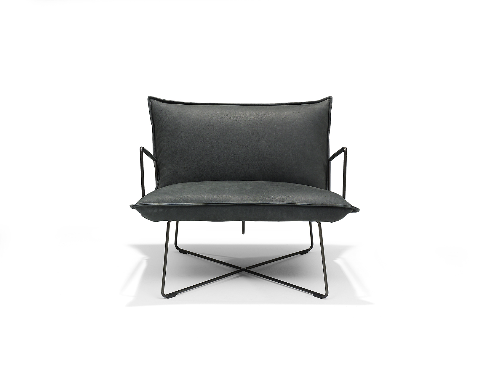 Earl Lounge Chair With Arm Aurula Black Front LR
